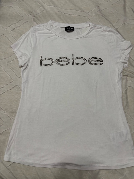 Tops - Excellent used condition Bebe T shirt Size Large